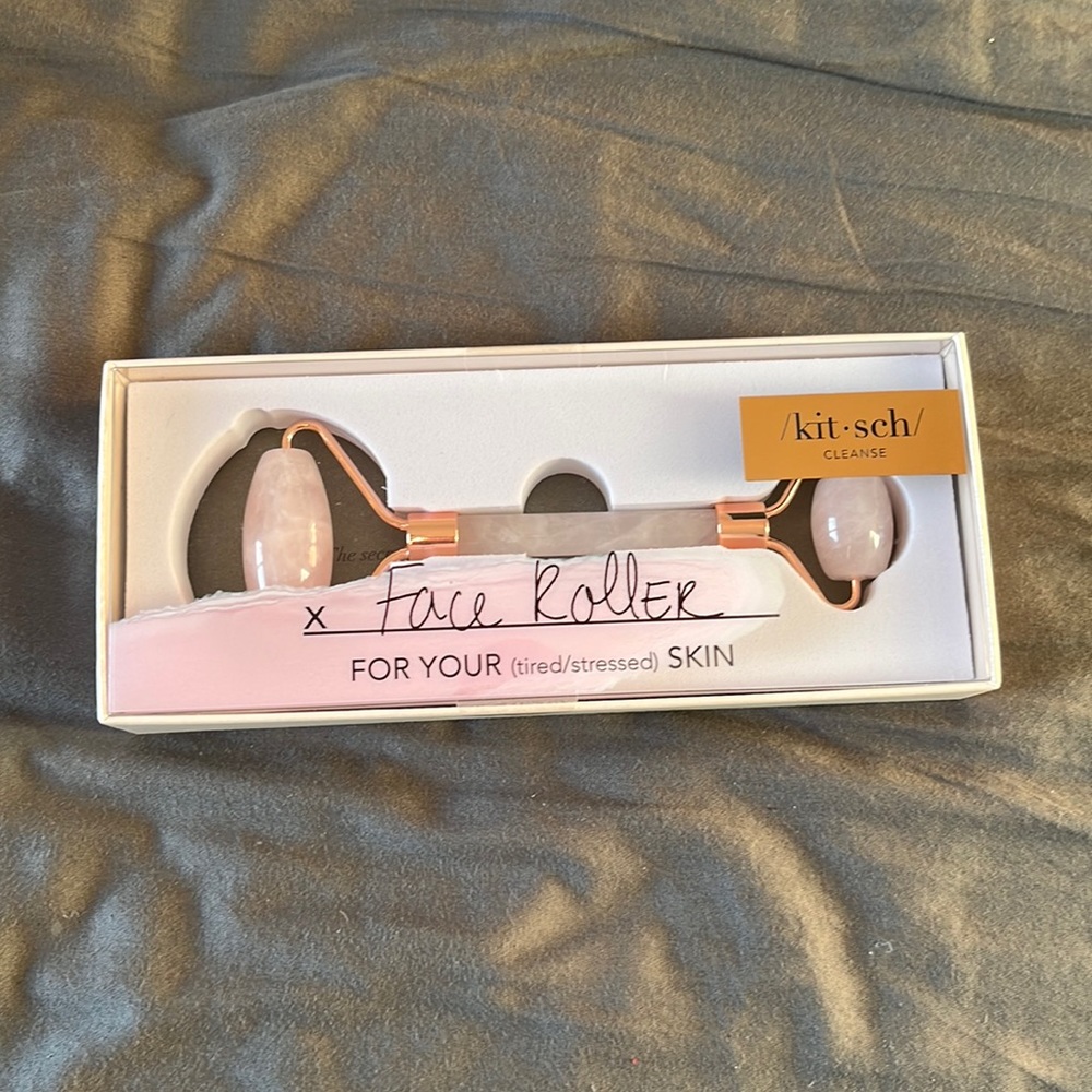 Brand new kitsch rose quartz face roller